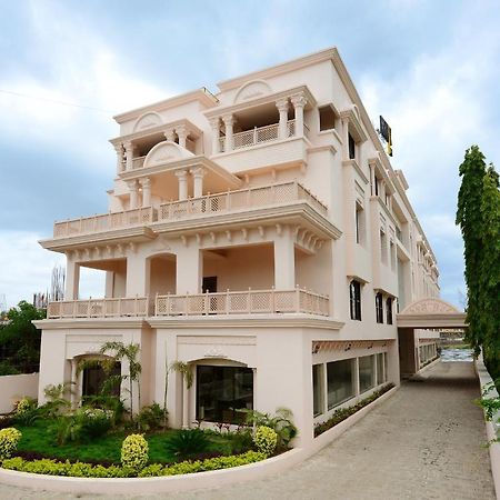 Hotel Jc Castle Shirdi Esterno foto