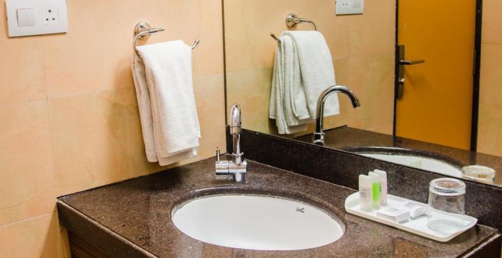 Hotel Jc Castle Shirdi Esterno foto