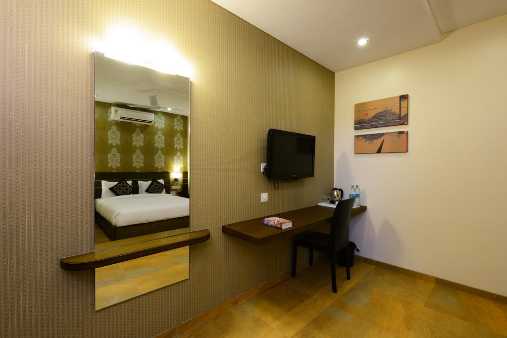 Hotel Jc Castle Shirdi Esterno foto