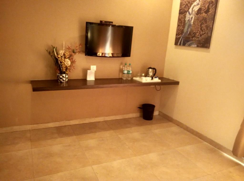 Hotel Jc Castle Shirdi Esterno foto
