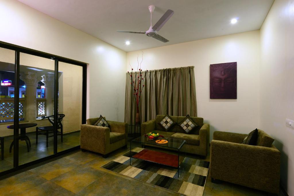 Hotel Jc Castle Shirdi Esterno foto