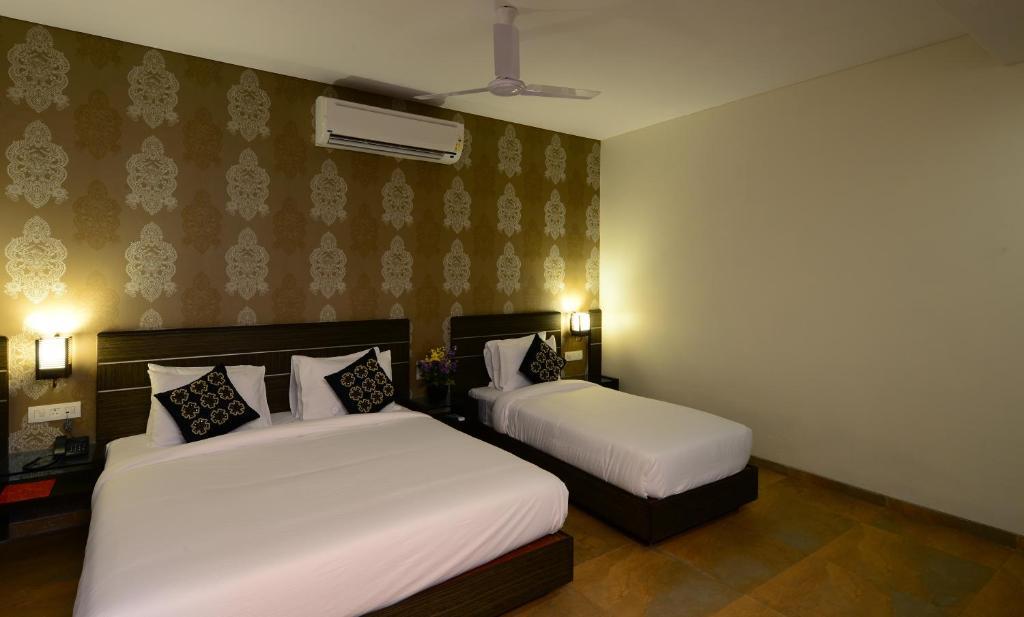 Hotel Jc Castle Shirdi Esterno foto