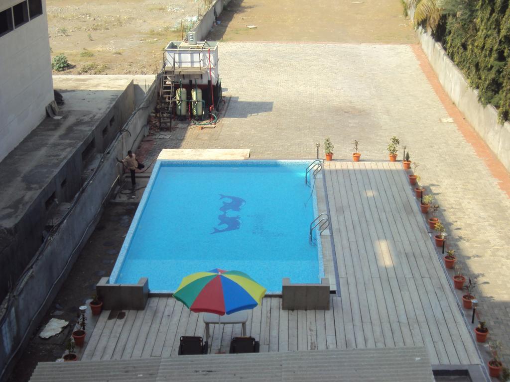 Hotel Jc Castle Shirdi Esterno foto