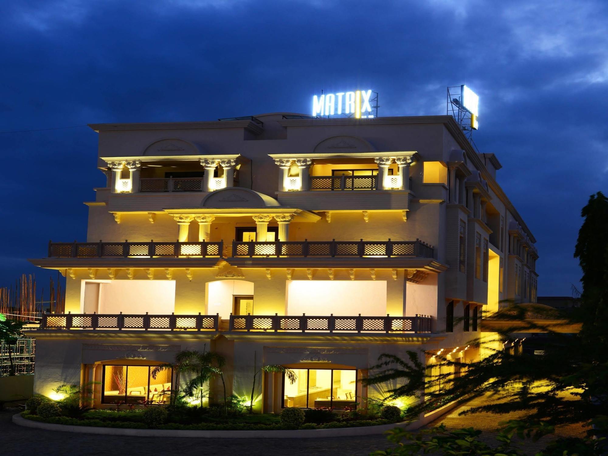 Hotel Jc Castle Shirdi Esterno foto