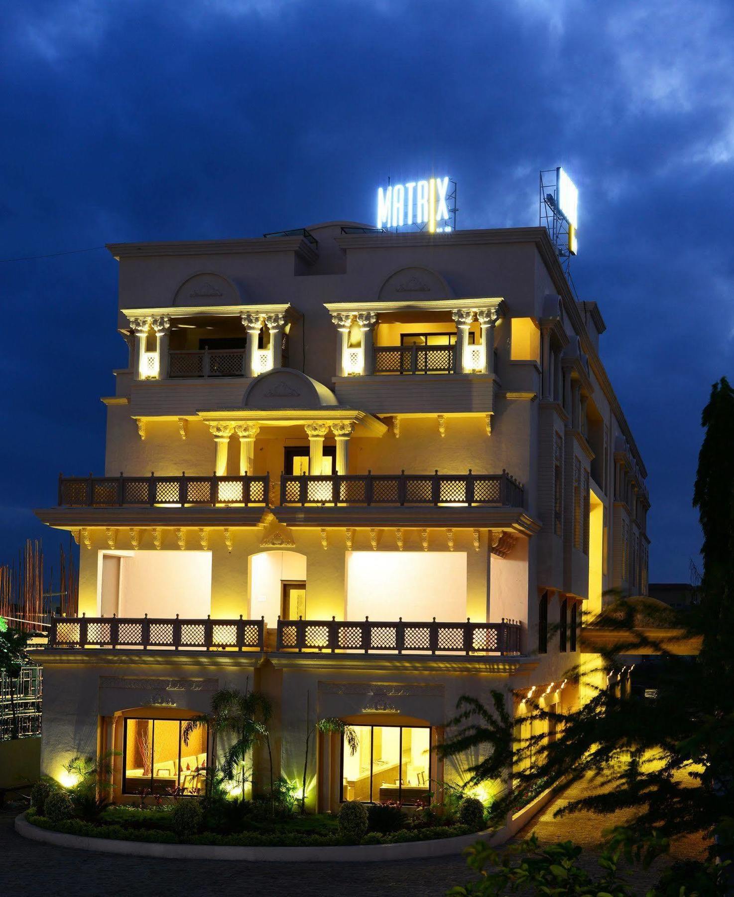 Hotel Jc Castle Shirdi Esterno foto