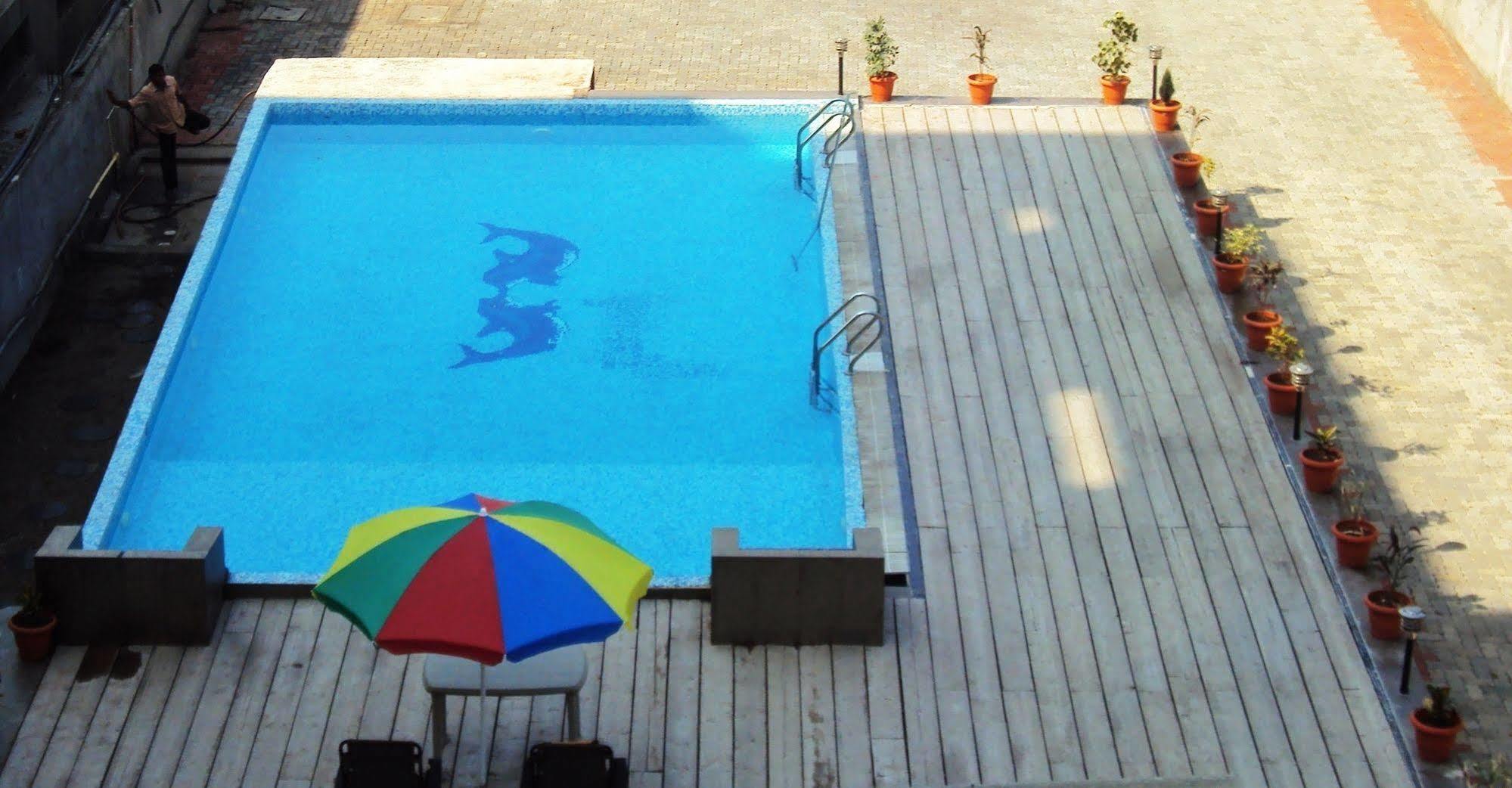Hotel Jc Castle Shirdi Esterno foto