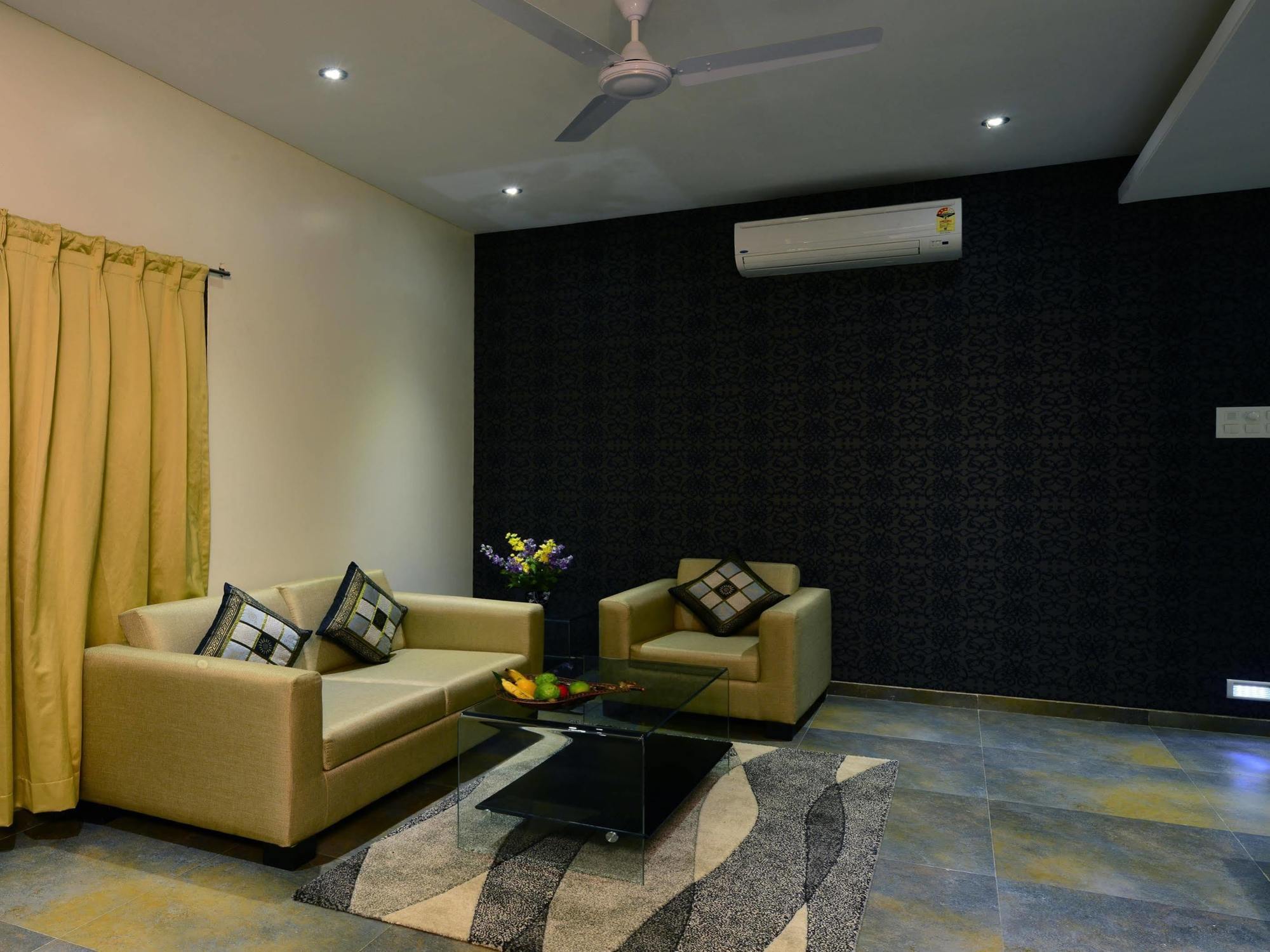 Hotel Jc Castle Shirdi Esterno foto